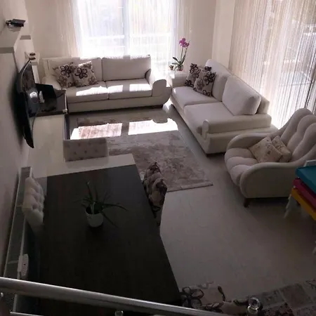펜션 Alacati Da Kiralik Bahceli Dublex Ev